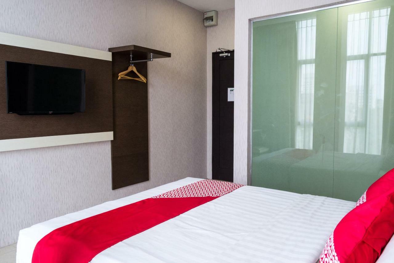 Oyo 676 Hotel Osaka Batam Luaran gambar
