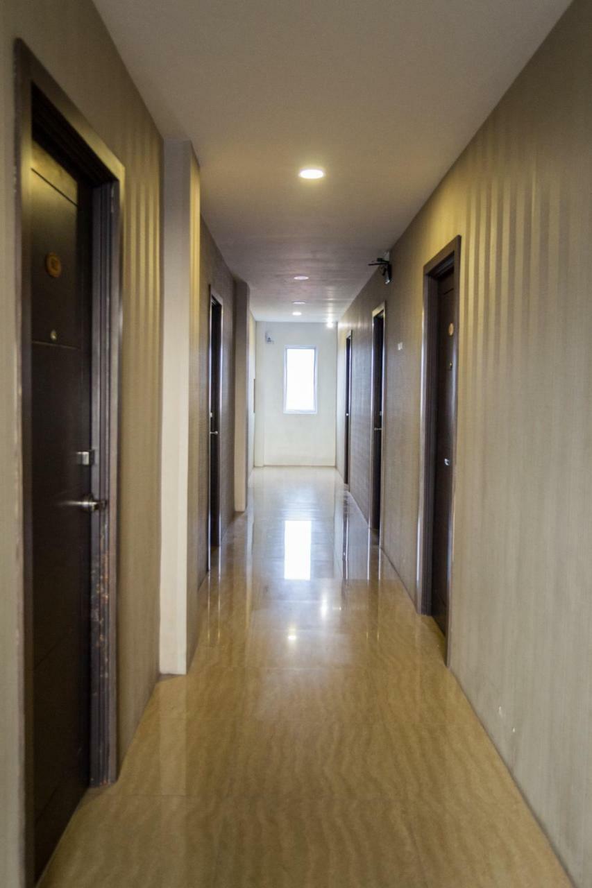 Oyo 676 Hotel Osaka Batam Luaran gambar